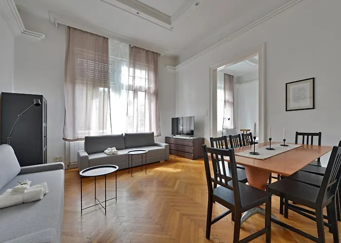 Budape Apartman House 10