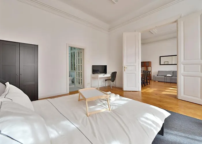 Budape Apartman House 10