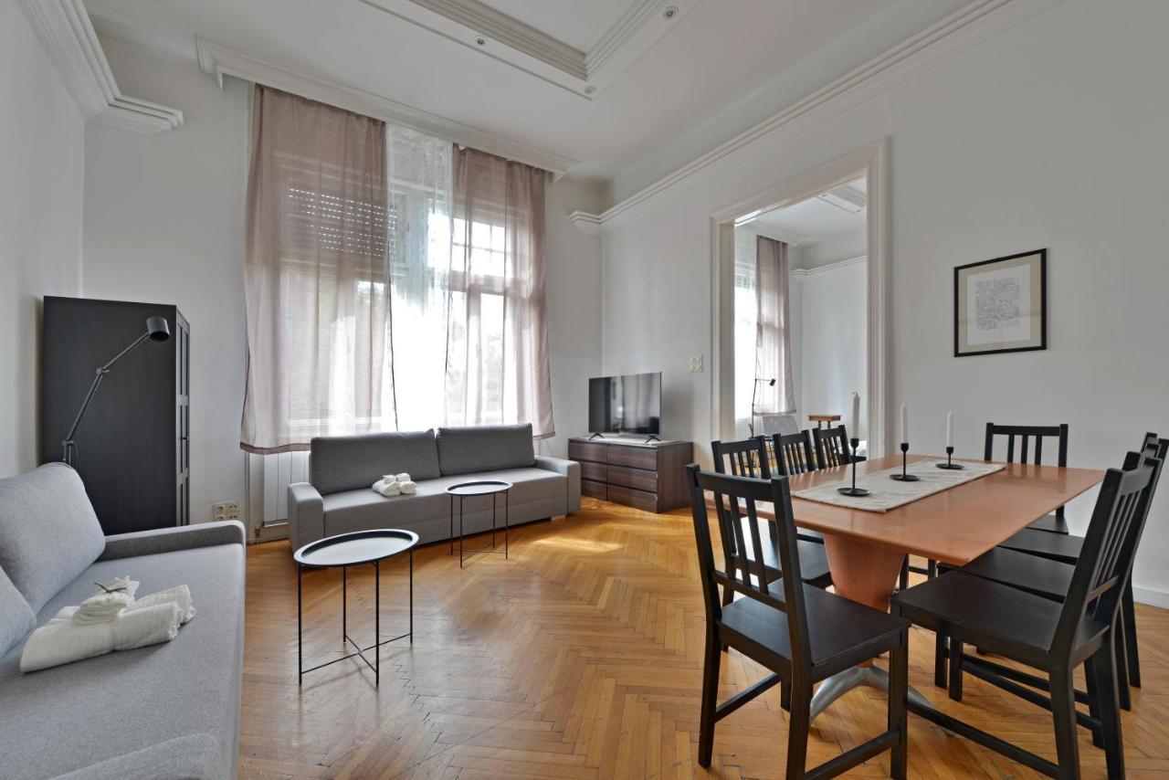Budape Apartman House 10 *